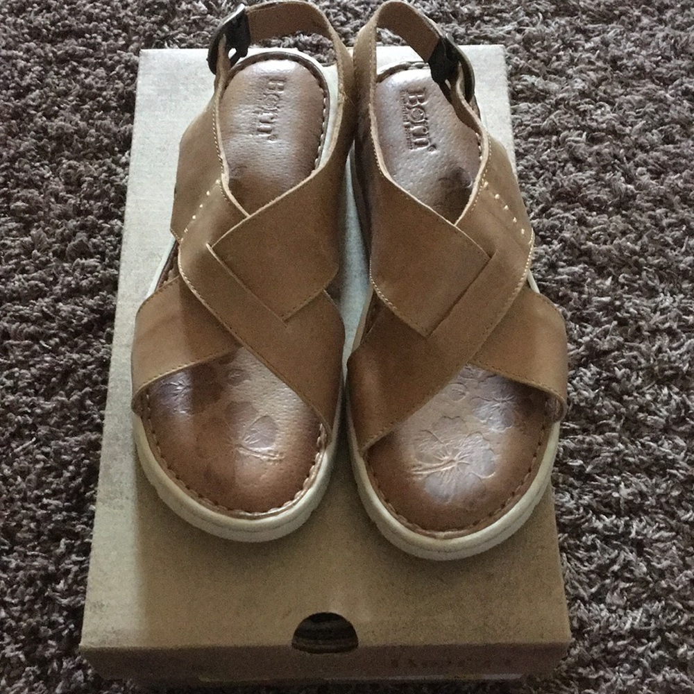 BORN Balanga Light Brown Size 9